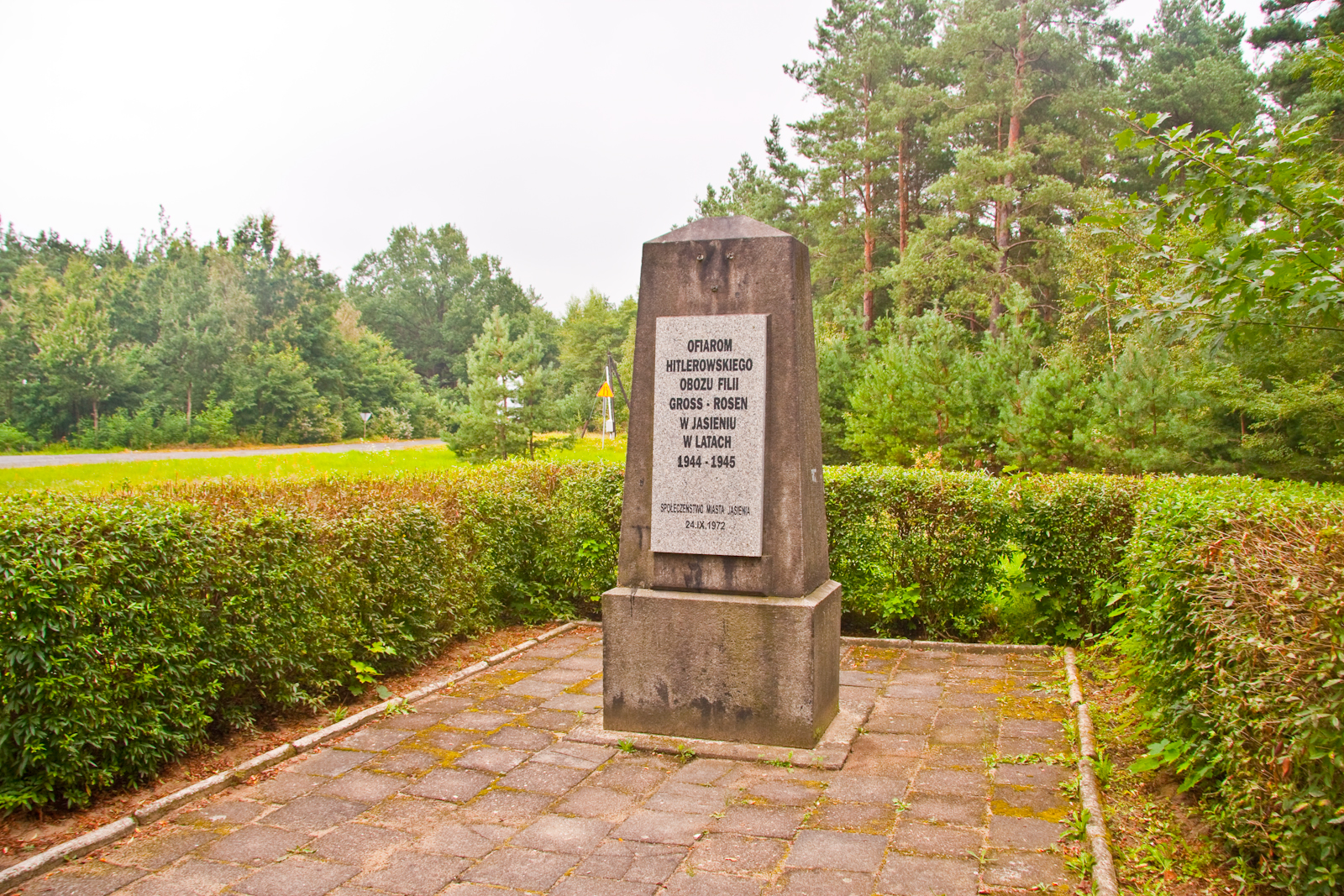 Denkmal für die Opfer des Außenlagers Groß-Rosen in Jasień